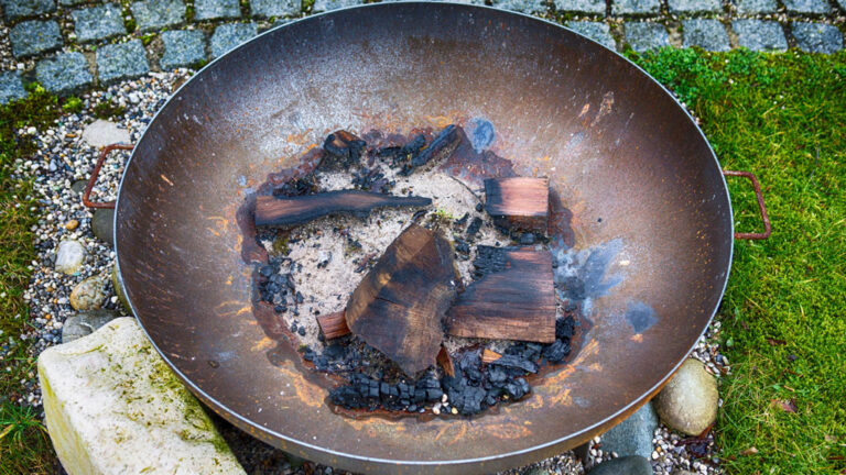 Feuerschale mit leichtem Rost